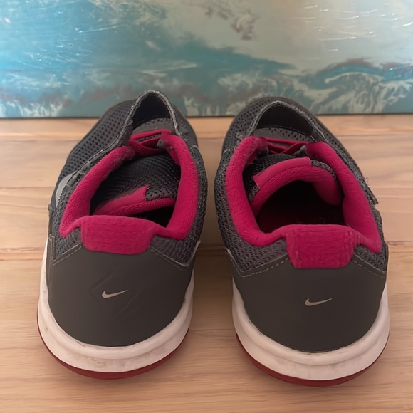 NIKE girl’s shoes pink gray Velcro size 12.5 EUC - Picture 4 of 12
